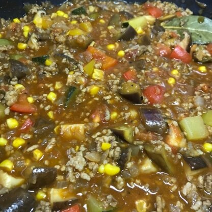 夏野菜はやっぱりカレー！！
おばあちゃんが汁があればいい^ ^
と言うことでこの状態で
頂きました^ ^

野菜がとれてよかったです。
ご馳走さまでした⭐︎⭐︎